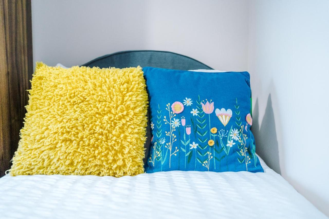 Weelky And Monthly Bookings At Cassia Unit - Telly Homes Ltd -brand New 1 Bedroom Salford, Apartamento